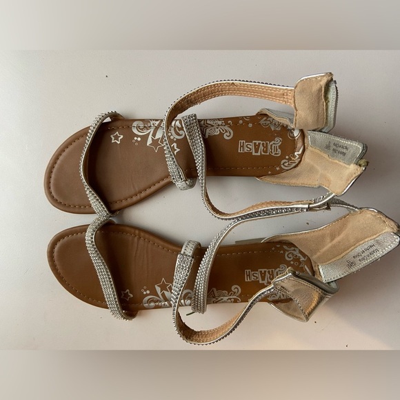 Brash Sparkly Silver Strappy Sandals – Size 9 - Picture 1 of 6